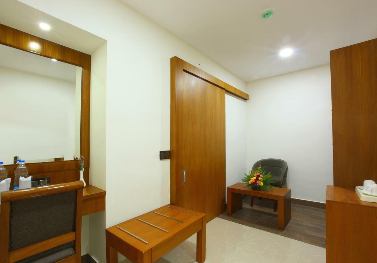 Hotel Rohini International Kallār Exterior photo