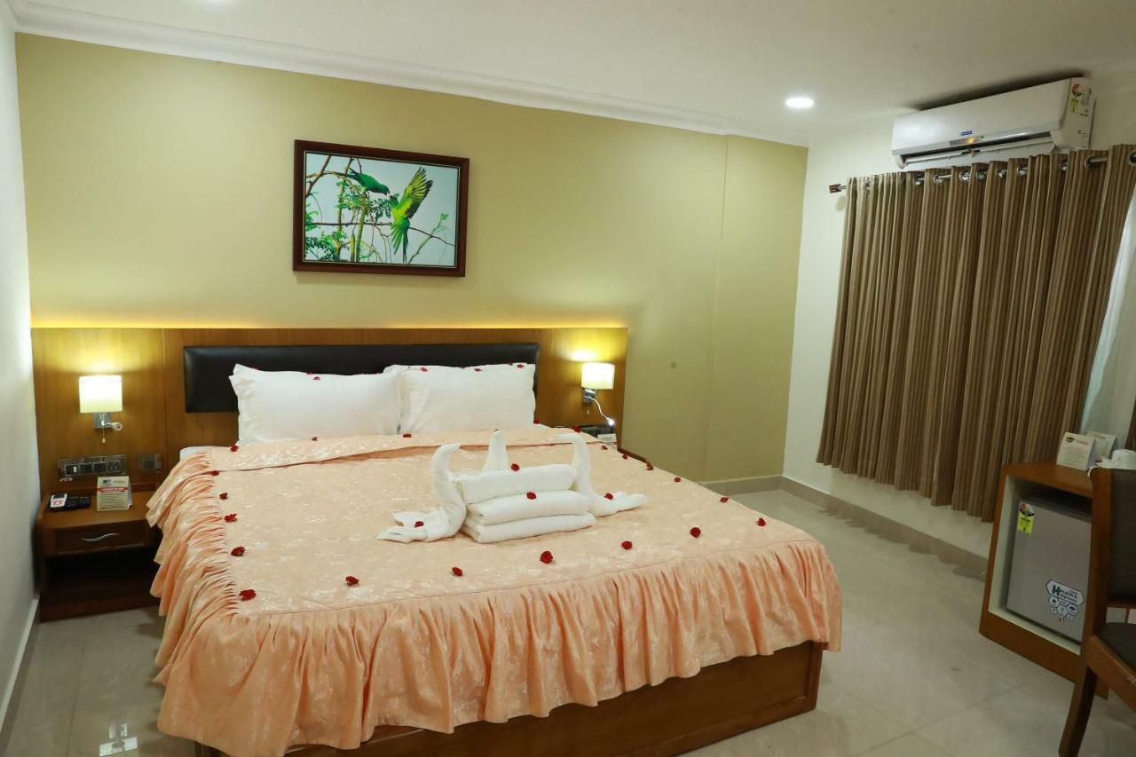 Hotel Rohini International Kallār Exterior photo