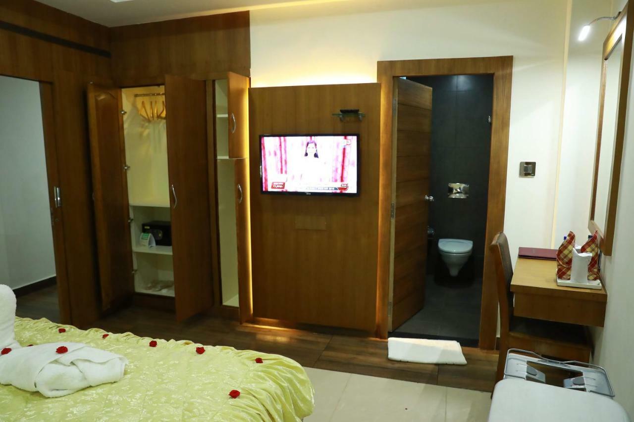 Hotel Rohini International Kallār Exterior photo