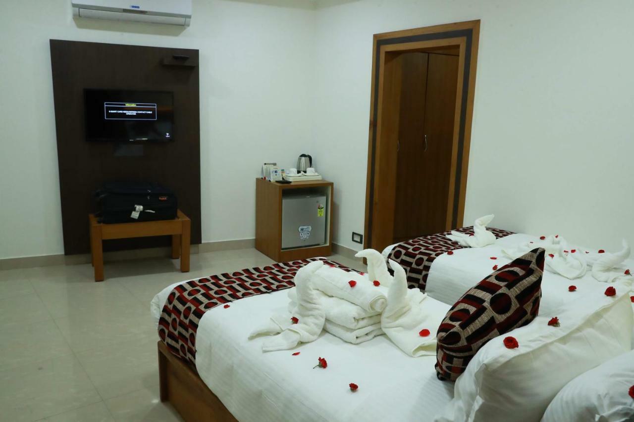Hotel Rohini International Kallār Exterior photo